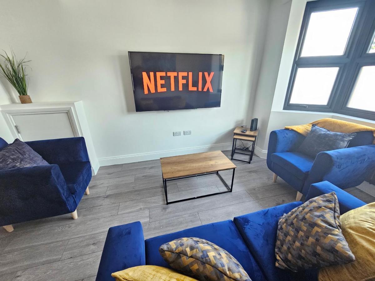 Spacious 4Br House, London, Sleeps 9, Parking Available Экстерьер фото