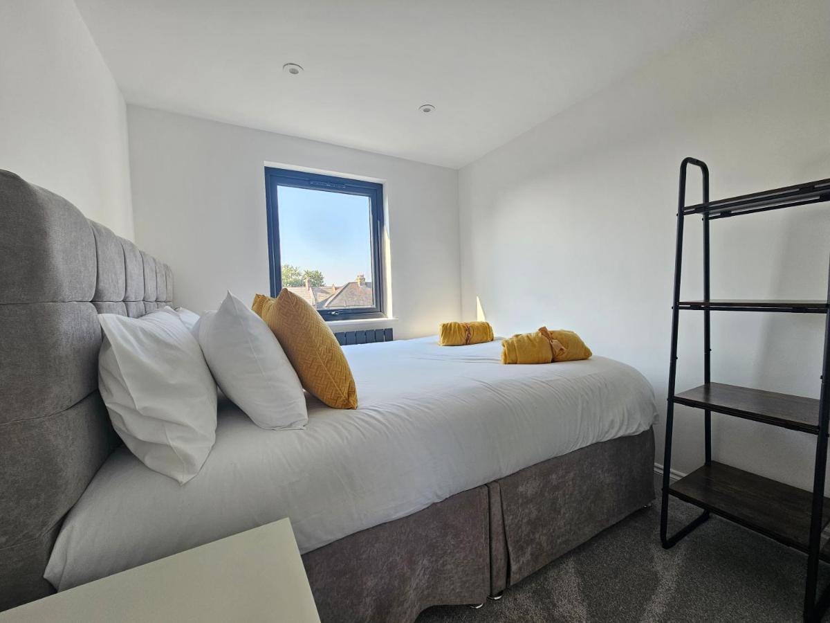 Spacious 4Br House, London, Sleeps 9, Parking Available Экстерьер фото