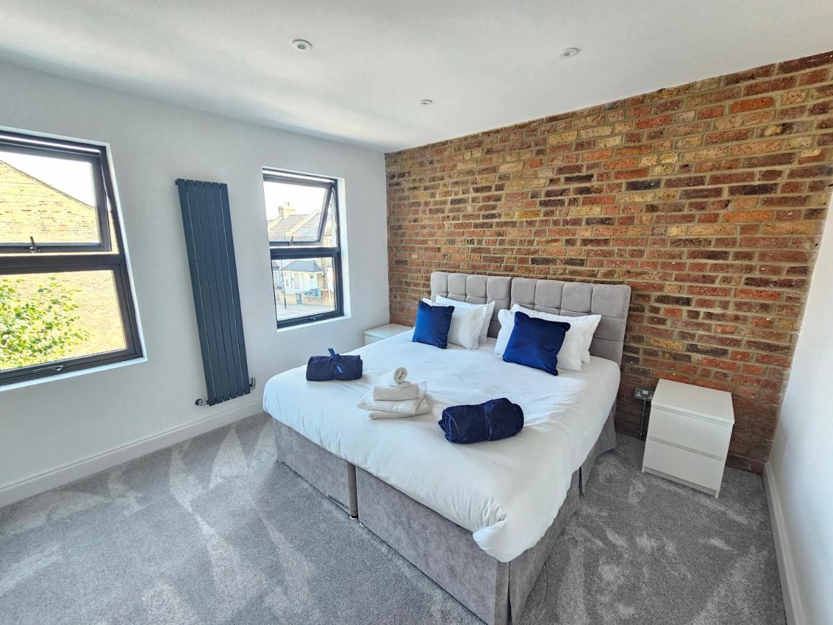 Spacious 4Br House, London, Sleeps 9, Parking Available Экстерьер фото