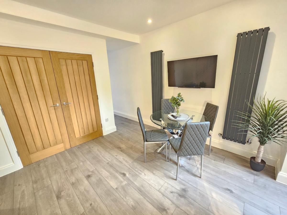 Spacious 4Br House, London, Sleeps 9, Parking Available Экстерьер фото
